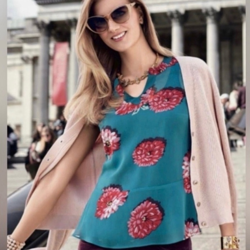 CAbi 3445 Blushing
Floral Sleeveless Blouse